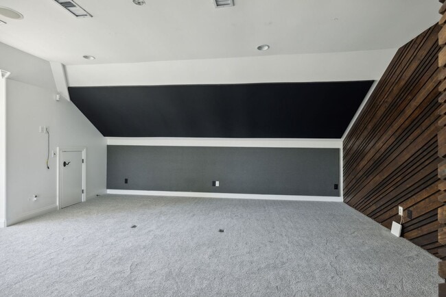Building Photo - 3 Crooked Stick Ln