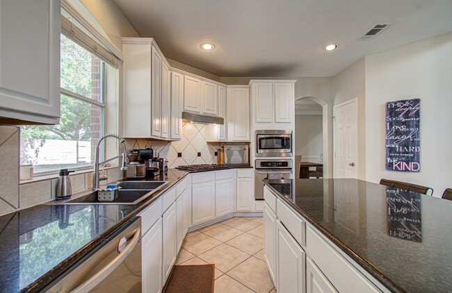 Building Photo - 26427 Sagewood Forest Dr