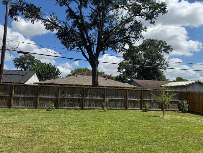 Building Photo - 5518 Viking Dr
