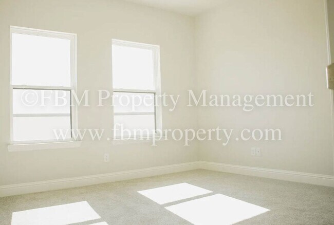 Building Photo - 2109 Layla Dr