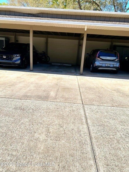 Building Photo - 1600 Woodland Dr