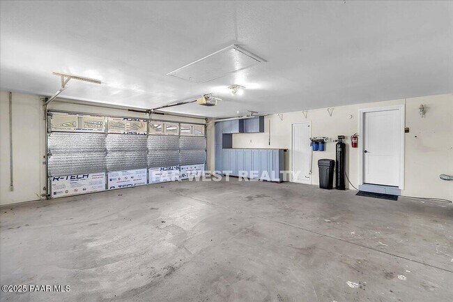 Building Photo - 2490 W Glenshandra Dr