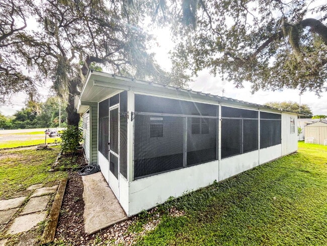 Building Photo - "Cozy 2-Bedroom Retreat in Haines City - P...