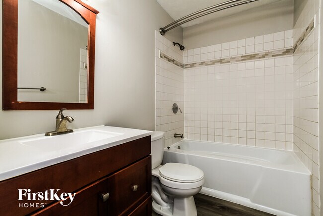 Building Photo - 2320 Firth St