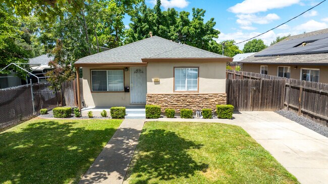 Building Photo - ALF OFF One Month’s Rent! Updated 3BR Home with Garage & Yard – Prime Sacramento Location