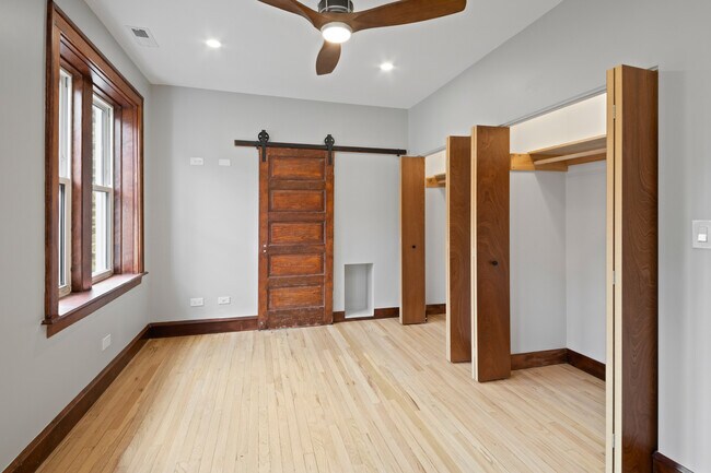 Building Photo - 4834 N Springfield Ave