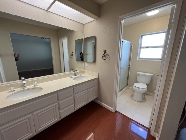 Master bathroom - 3345 Gingerwood Rd