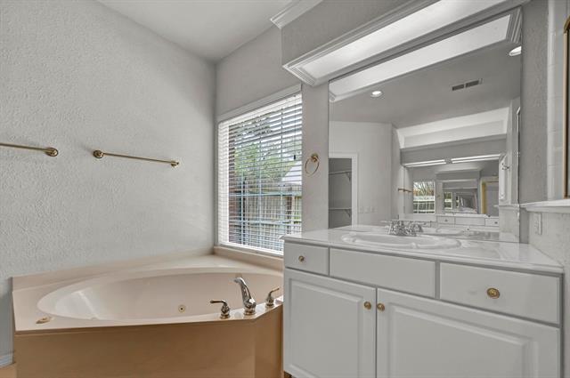 Building Photo - 306 Canyon Lake Dr