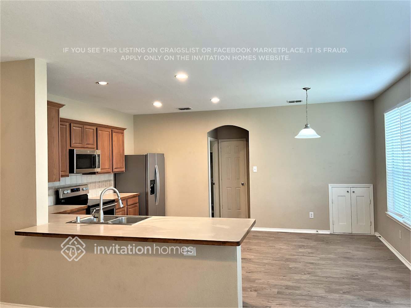 Building Photo - 1116 Sweetwater Dr