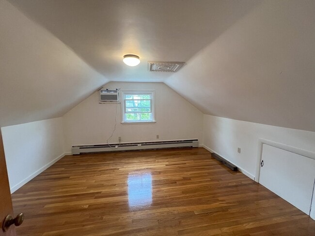 Building Photo - 18 Cresthill Rd