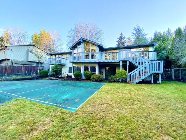 Building Photo - Spacious Somerset Home on a Large Flat Lot