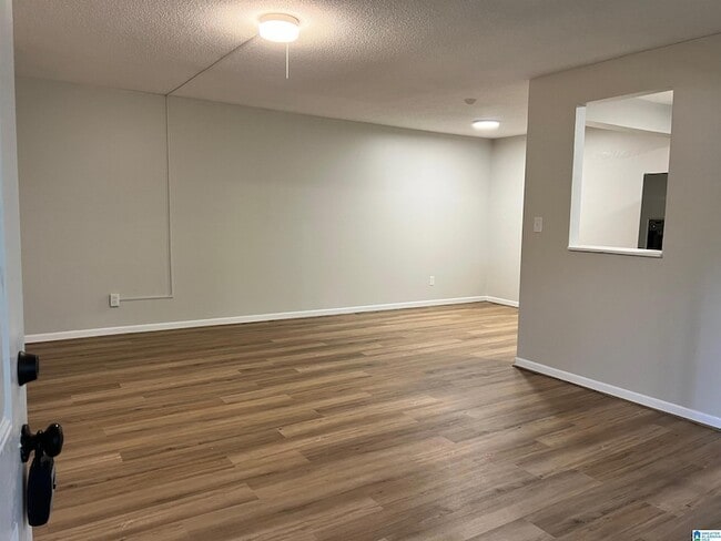 Building Photo - 3101 Lorna Rd