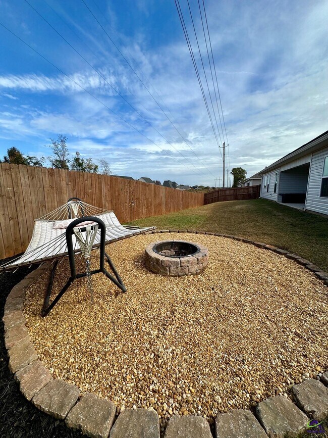 Building Photo - 631 Broderick Cir