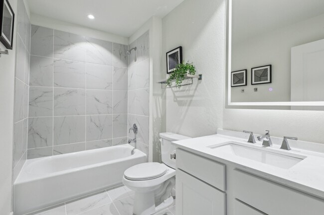 Building Photo - 615 Canvas Ave