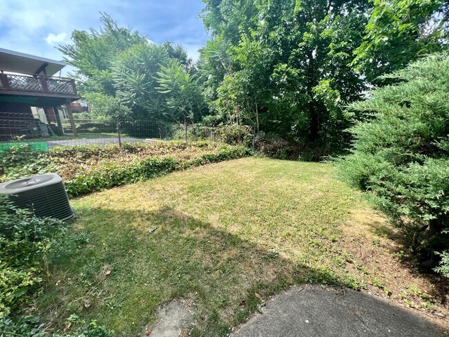 Building Photo - Stunning Home - 2 Bedroom 1 Bathroom - Pit...
