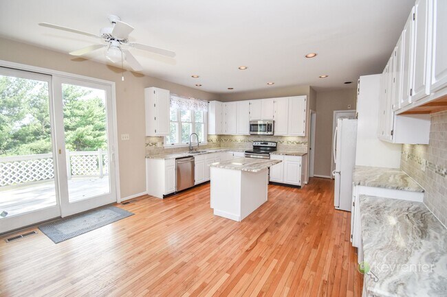 Building Photo - 5474 Grandview Ln