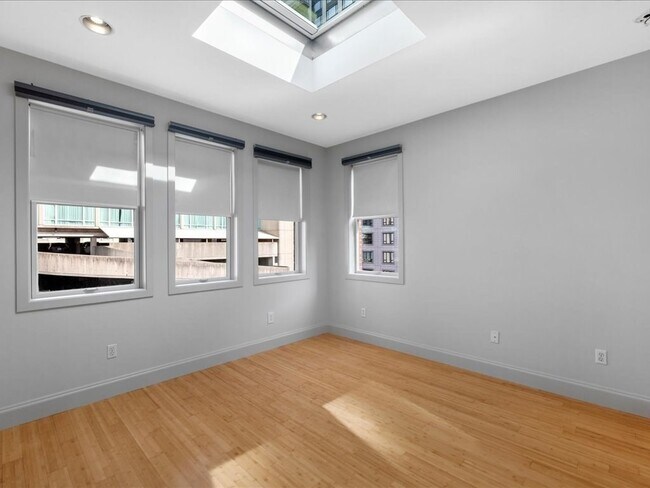 Building Photo - 81 Saint Botolph St