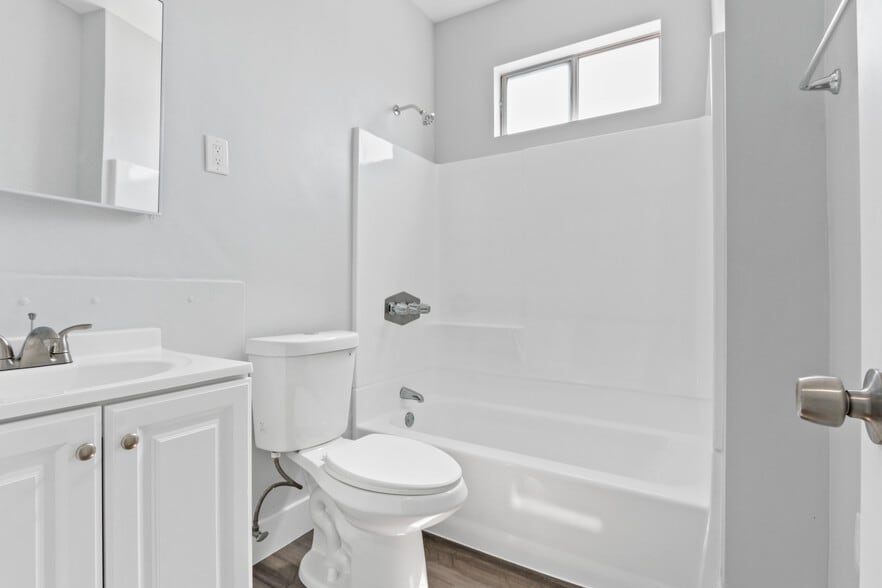 Building Photo - 458 Rose Ave