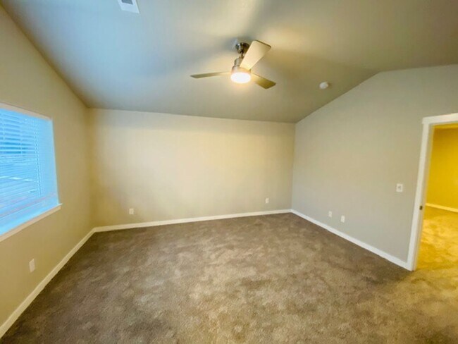 Building Photo - Beautiful Newer Home in Terrific Salmon Creek Location