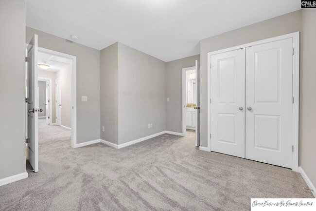 Building Photo - 135 Hunters Grove Dr