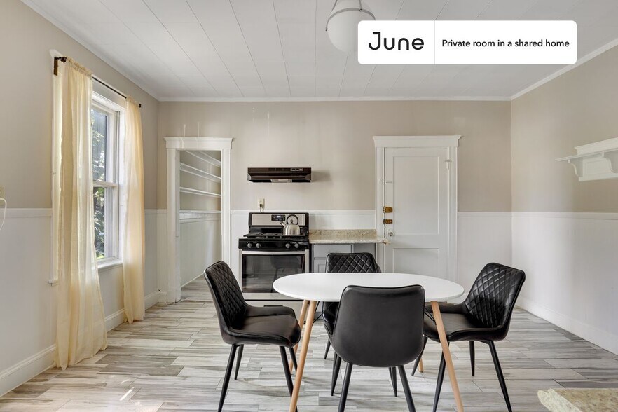 Building Photo - Room in Shared 4 bed/1 bath home