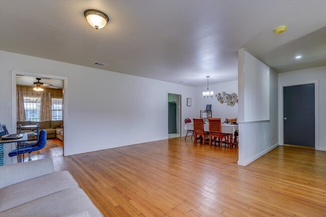 Building Photo - 5611 Milart St