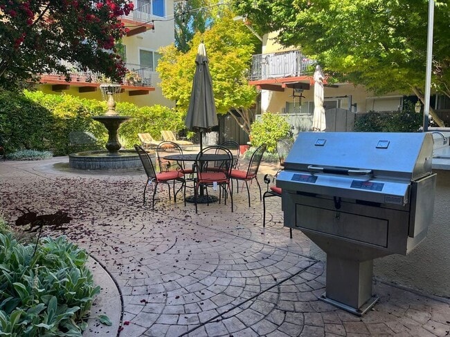 Building Photo - 241 Lafayette Cir