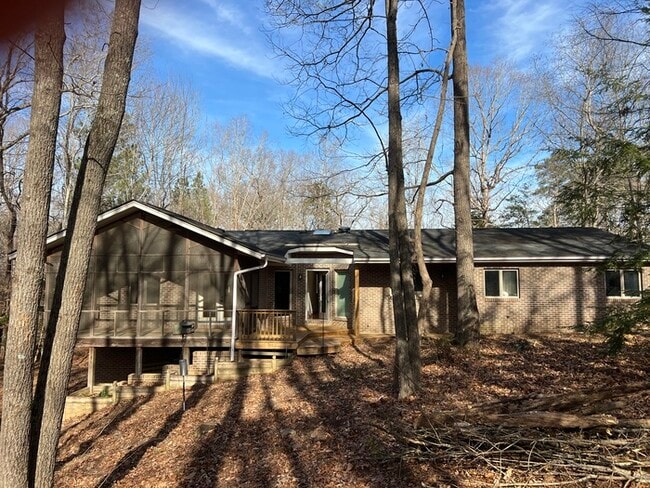 Building Photo - 303 Lake Pointe Dr