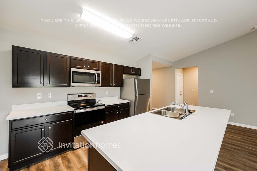 Building Photo - 402 Kostner St