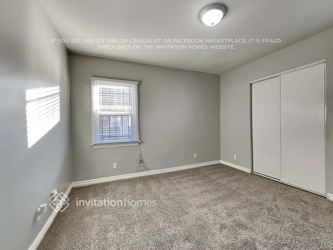 Building Photo - 758 W 104th St
