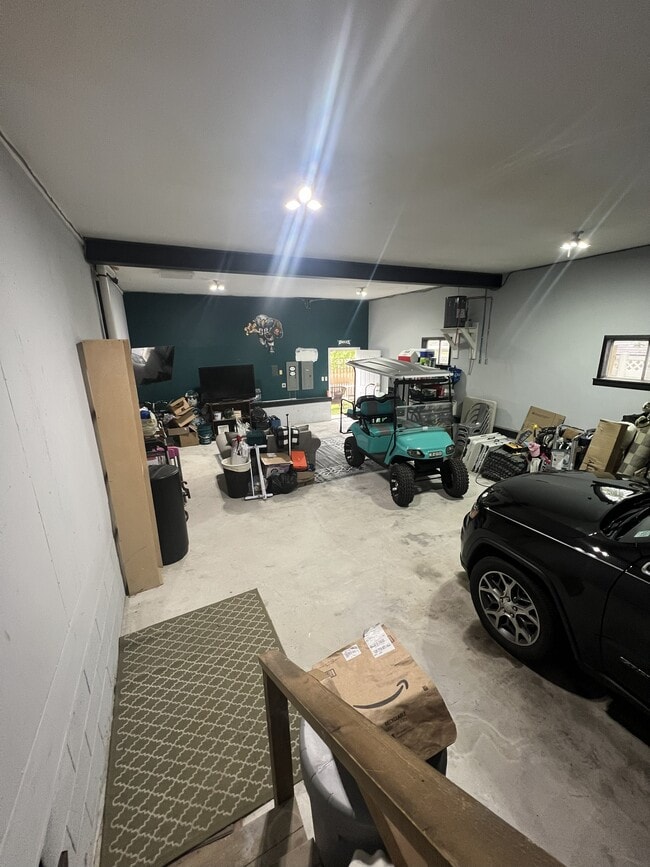 Building Photo - 5143 Venice Ave