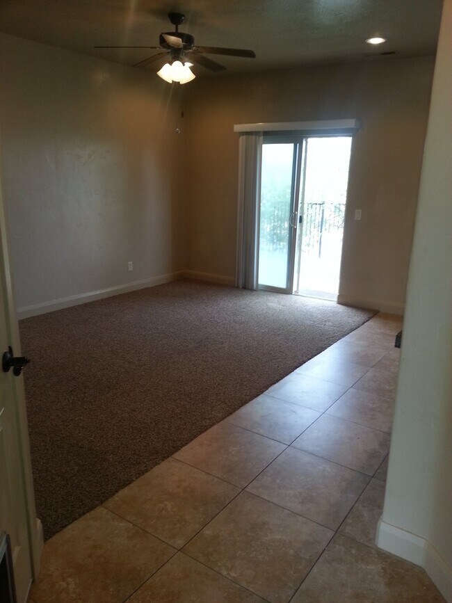 Building Photo - Buena Vista Townhome! Price Reduced!!