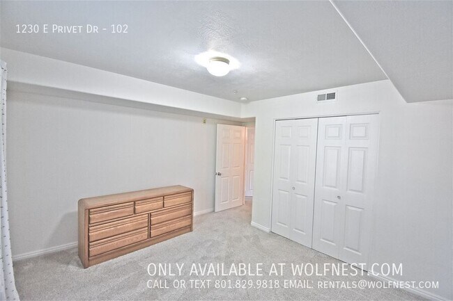 Building Photo - 1230 Privet Dr