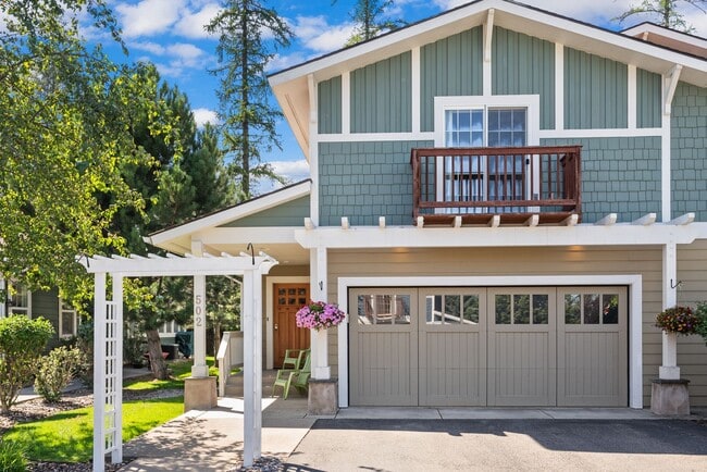 Reese's Retreat!! 2 BR + Den/2.5 BA White... - Reese's Retreat!!  2 BR + Den/2.5 BA White...