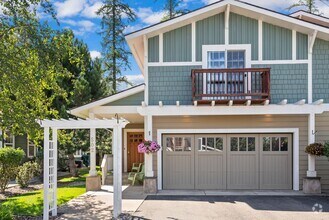 Building Photo - Reese's Retreat!!  2 BR + Den/2.5 BA White...
