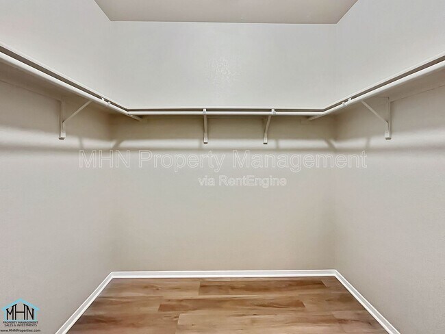 Building Photo - 7118 Marina Del Rey