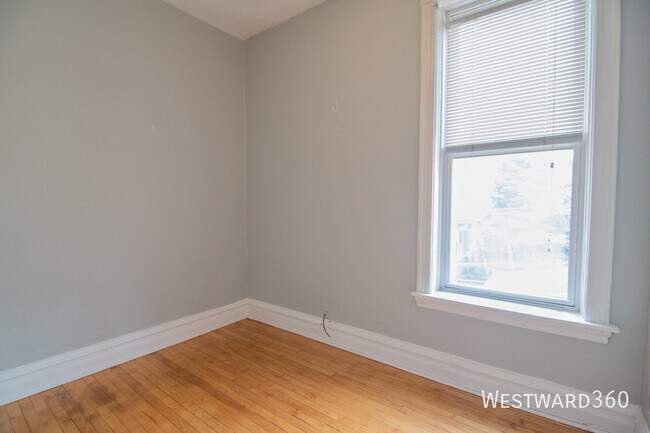 Building Photo - 2844 N Whipple St