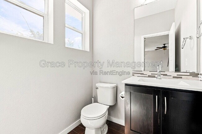Building Photo - 10229 Southlawn Cir