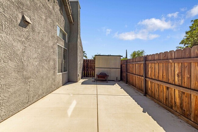 Building Photo - 3 bedroom home for RENT in Turlock - 4403 ...
