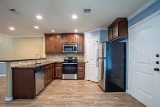 Building Photo - 731 Dominik Dr