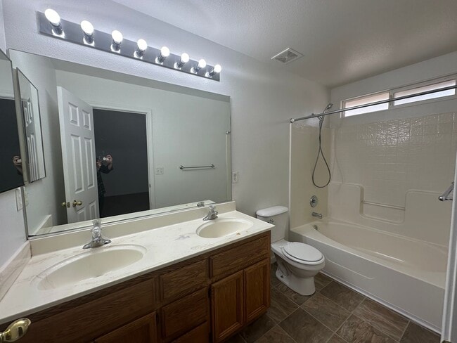Building Photo - 3 bdr, 2 ba home for rent in Fernley