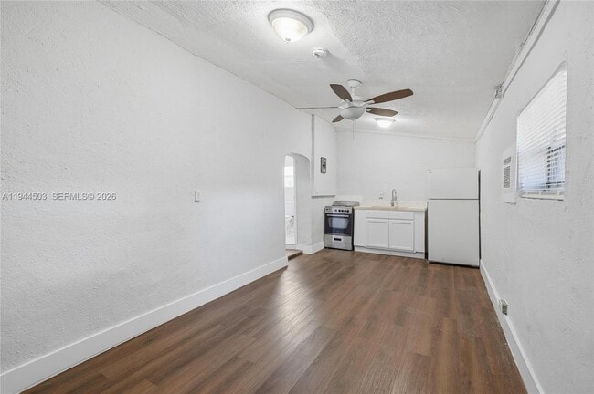 Building Photo - 5401 SW 20th St