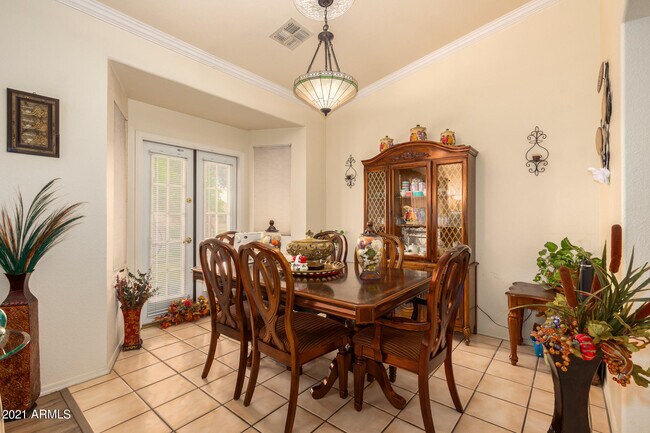 Building Photo - 542 S Cholla St