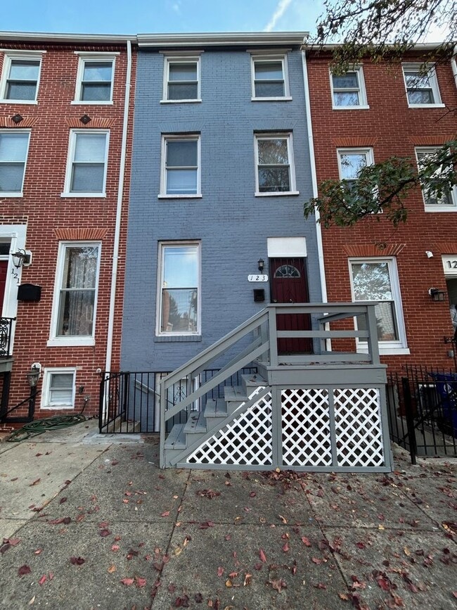 Building Photo - Baltimore - 3 Bedrooms and 1 bath Available!