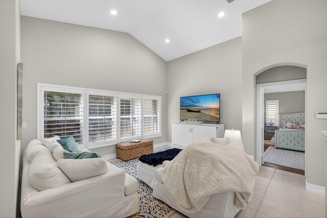 Building Photo - 8075 SE Governors Way