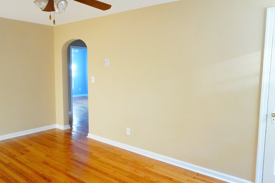 Building Photo - 8007 Garland Ave