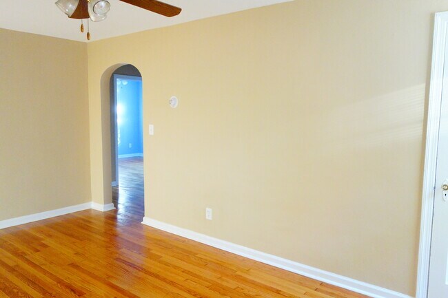 Building Photo - 8007 Garland Ave