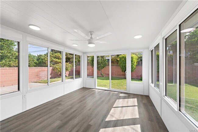 Building Photo - Charming Lakewood Home