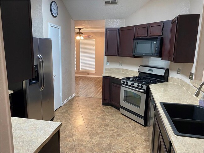 Building Photo - 511 Battlecreek Ln