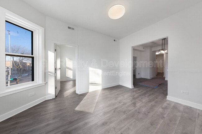 Building Photo - 6401 S Eberhart Ave